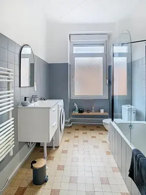 Salle de bains dans l'établissement L'instant Colmarien