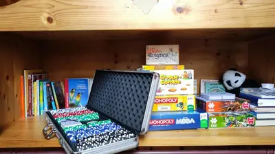 Bibliothèque dans l'appartement