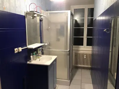 Salle de bains dans l'établissement Gîte de la Tour in Kaysersberg with Parking