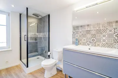Salle de bains dans l'établissement 1 min centre-ville - calme et cozy - groupes et familles