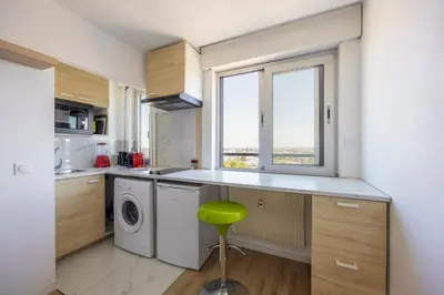Cuisine ou kitchenette dans l'établissement WilSeize by Max, Bright, renovated studio, 1 min station