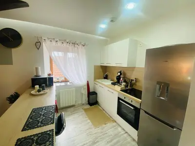 Cuisine ou kitchenette dans l'établissement Cocon Anaïs