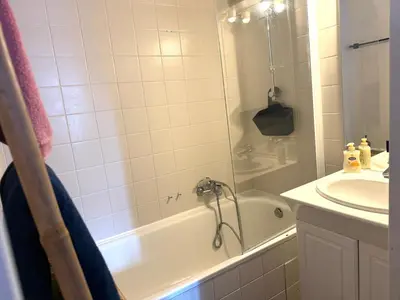 Salle de bains dans l'établissement Le Nid du Veilleur-10min de Colmar