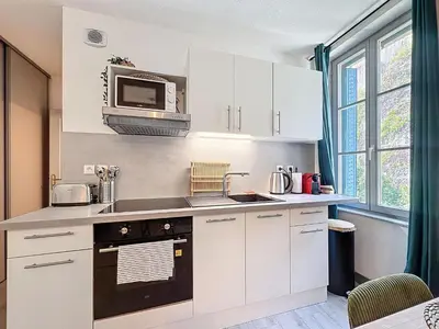 Cuisine ou kitchenette dans l'établissement Les Abords du Château