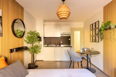 Cuisine ou kitchenette dans l'établissement Oakfel by Max, Calm and Design, Old Town Center