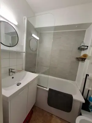 Salle de bains dans l'établissement Studio cosy avec terrasse & vue sur pistes