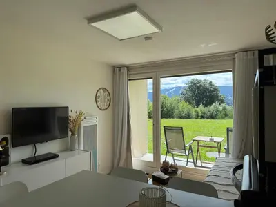 Télévision ou salle de divertissement dans l'établissement Studio cosy avec terrasse & vue sur pistes