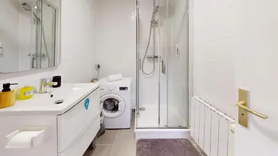 Salle de bains dans l'établissement L'Edenhome 1 parking