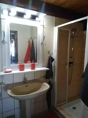 Salle de bains dans l'établissement Gite de la Lanterne