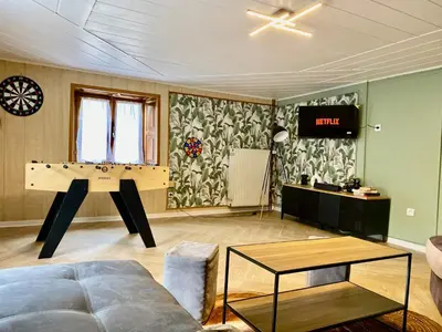 Télévision ou salle de divertissement dans l'établissement Le refuge Alsace aux pieds des Vosges animaux ok