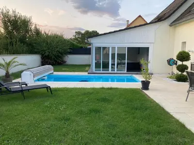 Piscine de l'établissement Villa au calme avec piscine et jacuzzi ou située à proximité