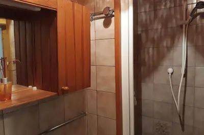 Salle de bains dans l'établissement Les Ecureuils