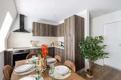 Cuisine ou kitchenette dans l'établissement Route des vins