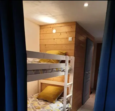 Un ou plusieurs lits superposés dans un hébergement de l'établissement bel appartement avec vue sur lac et piste 4 a 6 pers