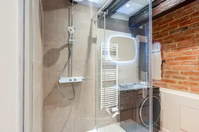 Salle de bains dans l'établissement Pistachio Duplex Apartment - Hypercentre Colmar