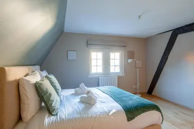 Un ou plusieurs lits dans un hébergement de l'établissement Pistachio Duplex Apartment - Hypercentre Colmar