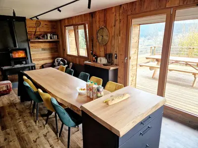 Cuisine ou kitchenette dans l'établissement Vosges, quiet four bedroom chalet, cinema, games room