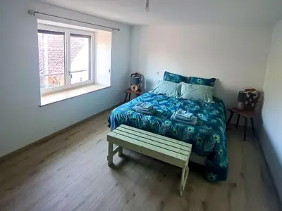 Un ou plusieurs lits dans un hébergement de l'établissement Gîte de charme dans Les Vosges du sud, parfait pour 14 personnes - FR-1-583-511