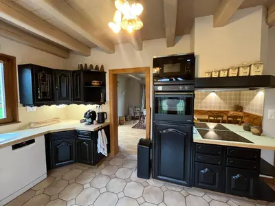 Cuisine ou kitchenette dans l'établissement Nouveau, gîte RDVosges 5 chambres, jardin, calme, proche GERARDMER