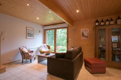 Coin salon dans l'établissement Chalet Mulli, Familial 7p, Jardins & Terrasse à Gérardmer