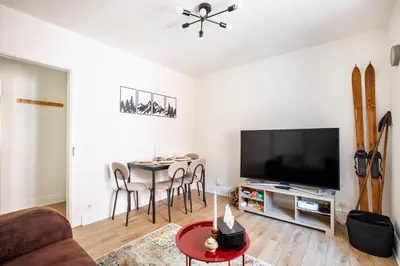 Télévision ou salle de divertissement dans l'établissement Nouveau - Munst Air Lodge à 20 min de Colmar