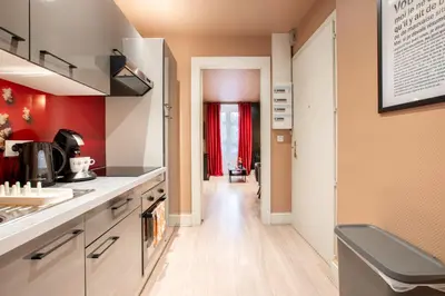 Cuisine ou kitchenette dans l'établissement Hollywood Night-Jacuzzi & Private Movie Theater