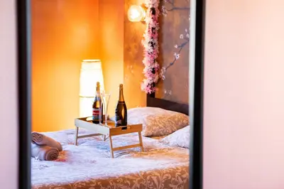 Un ou plusieurs lits dans un hébergement de l'établissement Japan Universe Spa & Arcade