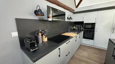 Cuisine ou kitchenette dans l'établissement Les 4 Fontaines