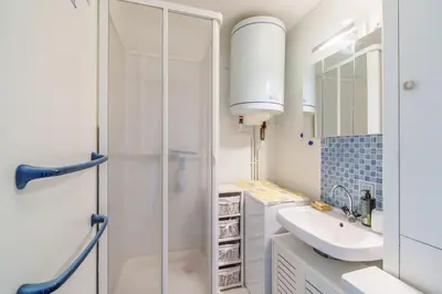 Salle de bains dans l'établissement Le Cocon du Chaud Costet - Avec balcon