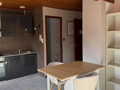 Cuisine ou kitchenette dans l'établissement Appartement confortable avec cuisine équipée - API-1-52-759