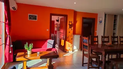 Coin salon dans l'établissement Chalet au bord du lac de Longemer