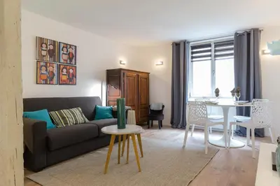 Coin salon dans l'établissement Grand studio Colmar Centre