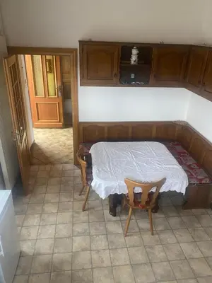 Un ou plusieurs lits dans un hébergement de l'établissement Maison Chez Grand-mère, Route des vins