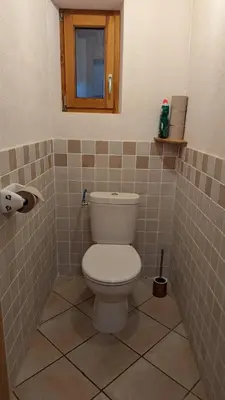 Salle de bains dans l'établissement 2 chalets écologiques, spa-jacuzzi, montagne Vosges