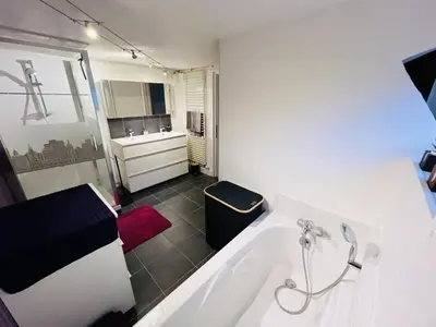 Télévision ou salle de divertissement dans l'établissement Chez Eliane