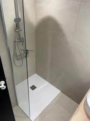 Salle de bains dans l'établissement Le Hibou appartement avec vue lac et montagnes