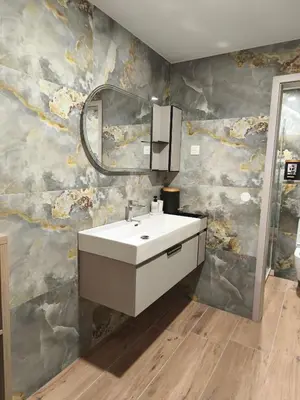 Salle de bains dans l'établissement Gite Secret Spa Colmar - 5 pers - jacuzzi - 70m2 - 2 chambres séparés