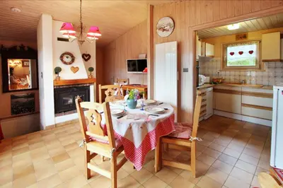 Cuisine ou kitchenette dans l'établissement Chalet exposition sud le Nid Douillet