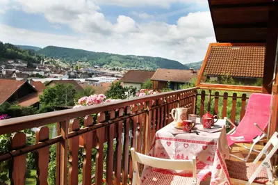 Vue générale sur la montagne ou vue sur la montagne depuis le chalet