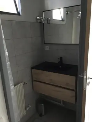 Salle de bains dans l'établissement Appartement cosy rénové au calme