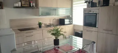 Cuisine ou kitchenette dans l'établissement Home sweet home