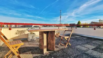 Balcon ou terrasse dans l'établissement Au rythme de la Cavalerie Centre & Terrasse