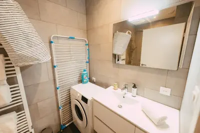 Salle de bains dans l'établissement Appartement lumineux et calme sur la Route des vins