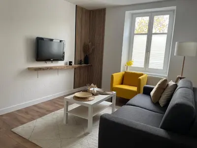 Télévision ou salle de divertissement dans l'établissement Le palmier