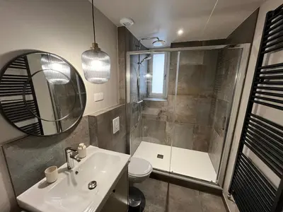 Salle de bains dans l'établissement Votre séjour lumière & cocon - Le Clair Obscur