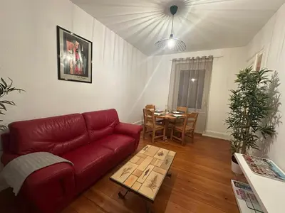 Coin salon dans l'établissement Appartement RDC F3 centre ville