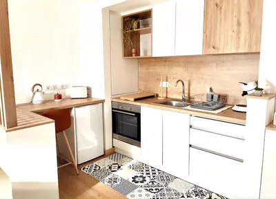 Cuisine ou kitchenette dans l'établissement Le Cocon des rêves studio neuf avec terrasse et Parking