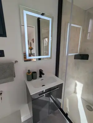Salle de bains dans l'établissement Gîte l'Hortensia Rose