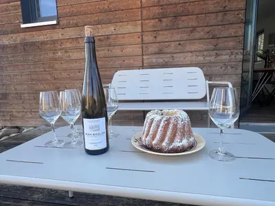 Boissons dans l'établissement Maison des 5 cépages - chez vigneron - jardin terrasse et parking
