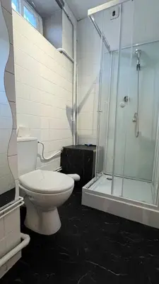 Salle de bains dans l'établissement Cosy 5 - Montbéliard